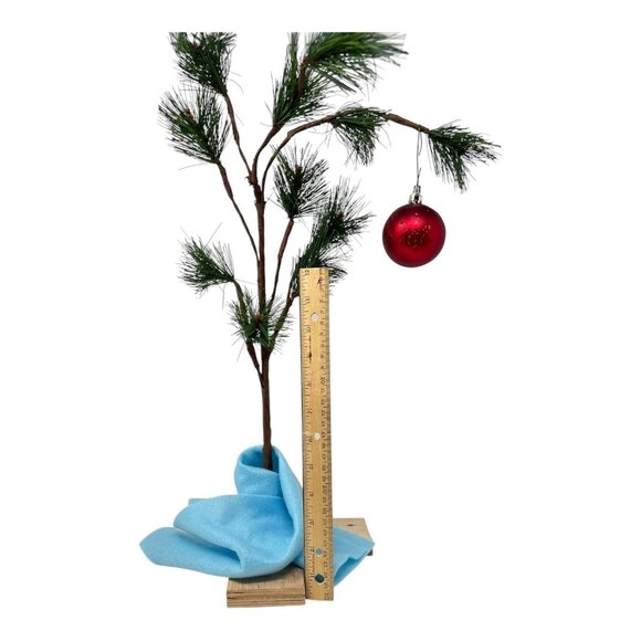 Peanuts Charlie Brown Christmas Tree 24 in Ornament Stand Linus's Blanket - Picture 6 of 6